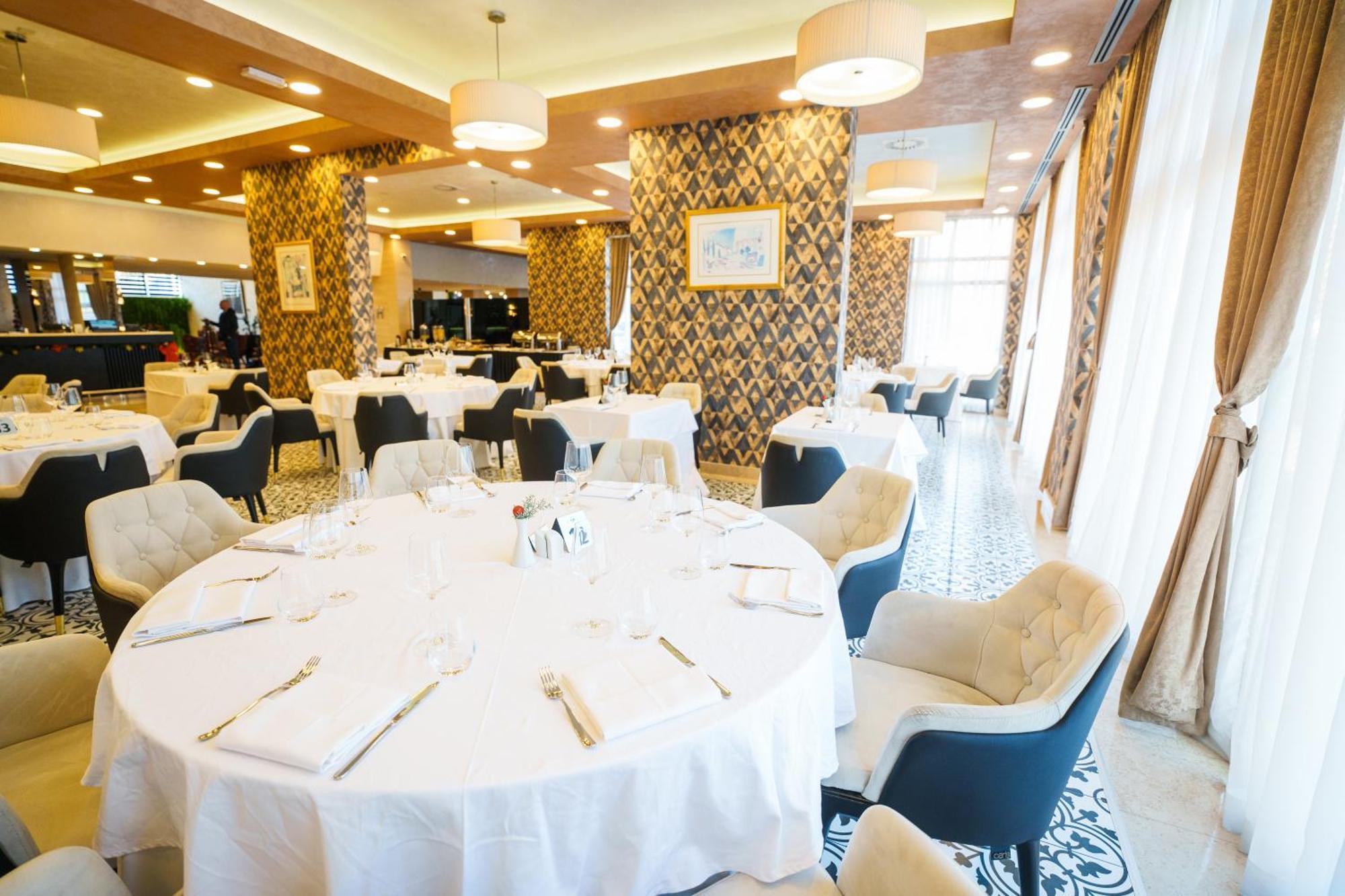 Hotel Monogram Park Ruma Eksteriør billede