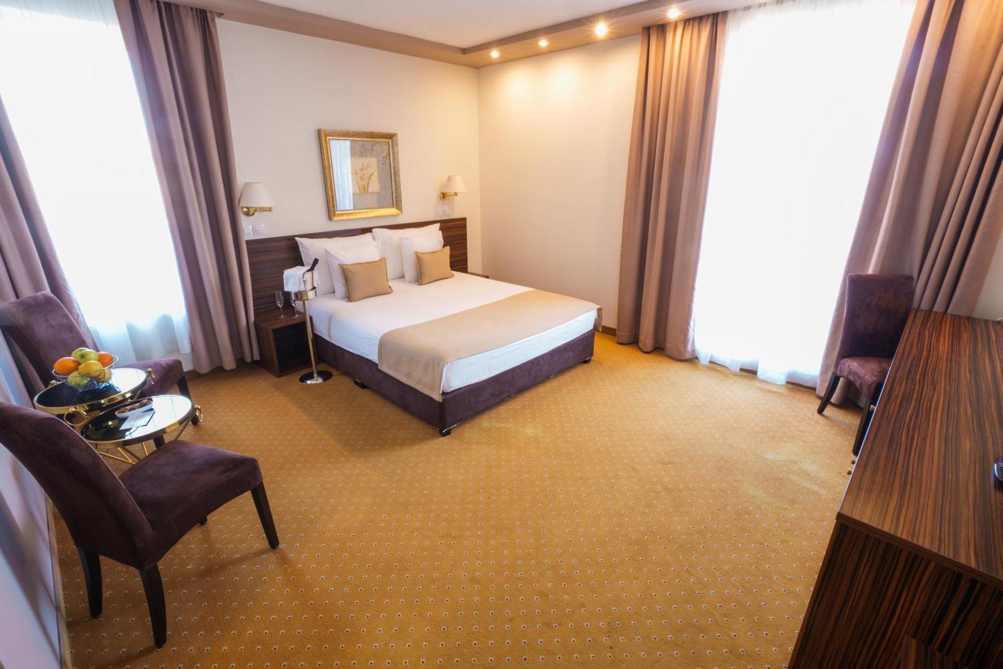 Hotel Monogram Park Ruma Eksteriør billede