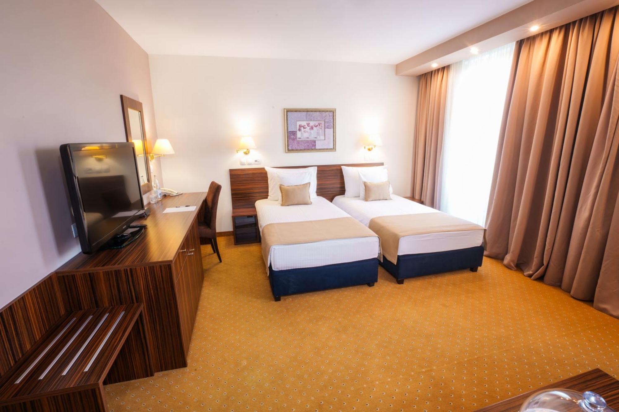 Hotel Monogram Park Ruma Eksteriør billede